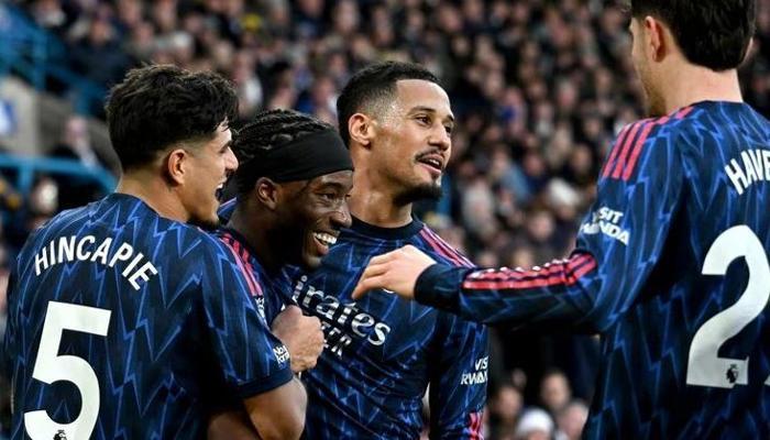 Arsenal, rakiplerinin puan kaybettiği haftada liderliğini pekiştirdi