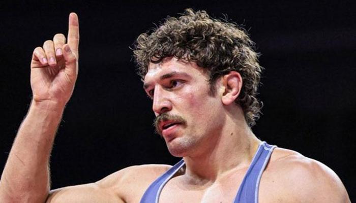 Milli güreşçi Yüksel Sarıçiçek'ten altın madalya