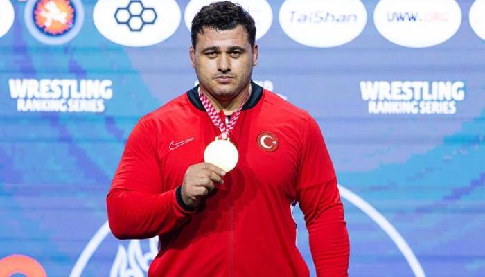 Efsane güreşçi Rıza Kayaalp mindere şampiyonlukla döndü