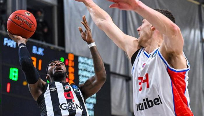 Beşiktaş'tan deplasmanda 40 sayı fark! Öyle pankarta böyle skor...