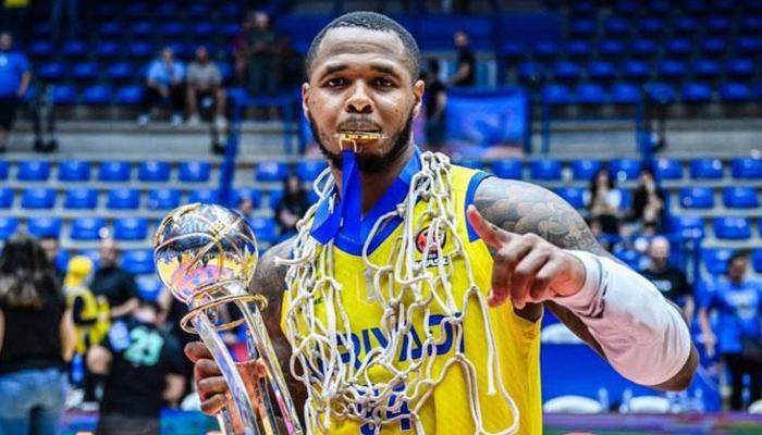 Bursaspor Basketbol, ABD'li oyuncular Georges-Hunt ve Smith'i kadrosuna kattı