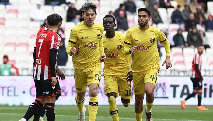 İstanbulspor Sivas'ta 3 puanı 3 golle aldı...