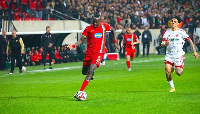 Mbaye Diagne 90+3'te 1 puanı kurtardı...