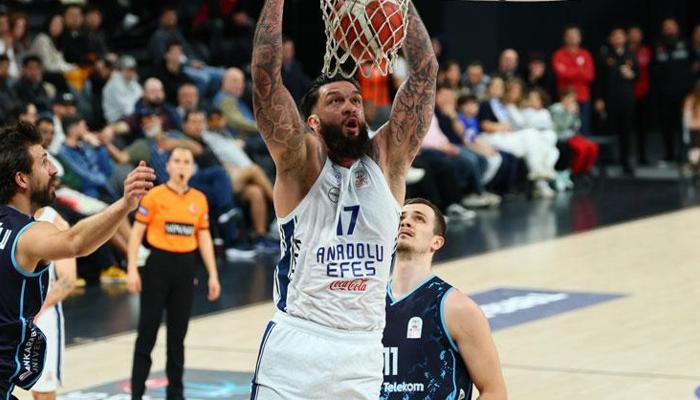 Anadolu Efes, sahasında fire vermedi