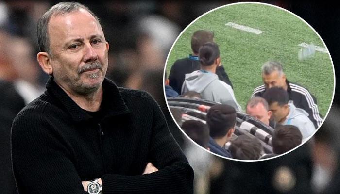 Beşiktaş tribünlerinden olay hareket