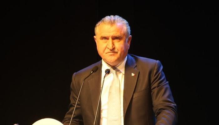 Spor Bakanı Bak'tan milli karatecilere tebrik