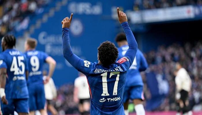 Manchester United bombayı patlattı