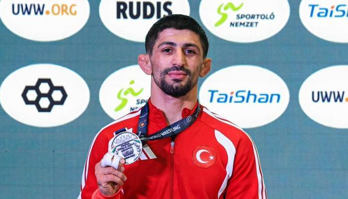 Kerem Kamal'dan gümüş madalya
