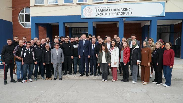 Beşiktaş derneklerinden Sındırgı'ya destek