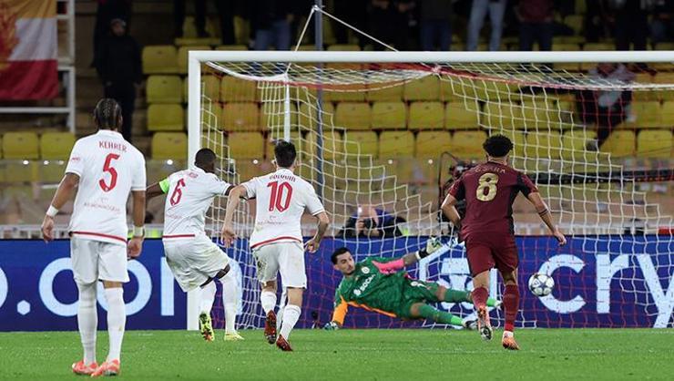 Monaco panteri Uğurcan penaltıda geçit vermedi, milli kalecinin buruk sevinci...