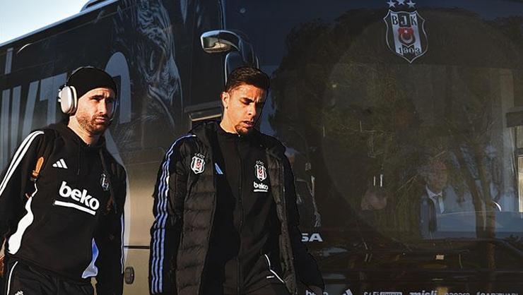 Beşiktaş kafilesi Antalya'da; 25 kişilik kamp kadrosunda Rafa Silva da yer aldı