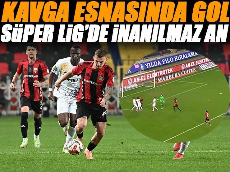 Eyüpspor-Gaziantep FK maçında inanılmaz an! Kavga esnasında gol