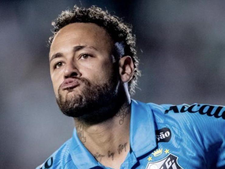 Neymar Fires Santos Forward with Crucial Hat-Trick