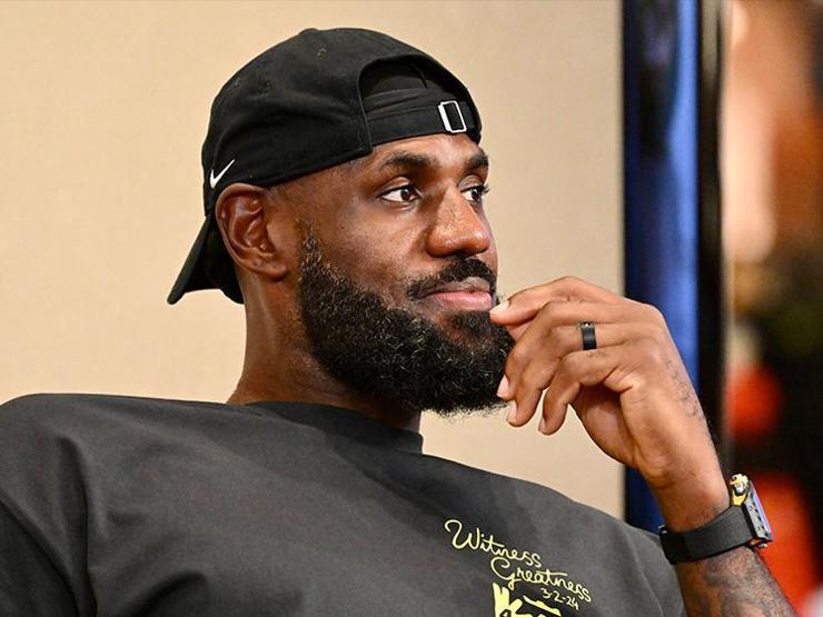 The Best Basketball Players of All Time: The Ultimate All-Time Greats List