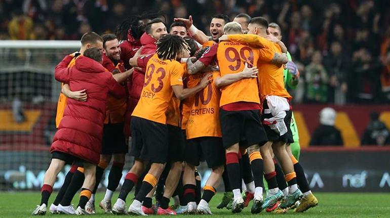 Galatasarayda çember daraldı İki yıldızdan biri gelecek