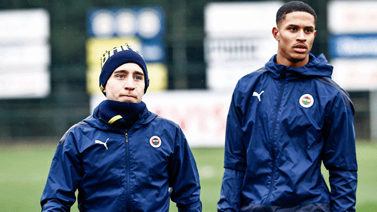 Fenerbahçede yeni transfer Jayden Oosterwolde takımla ilk antrenmanına çıktı