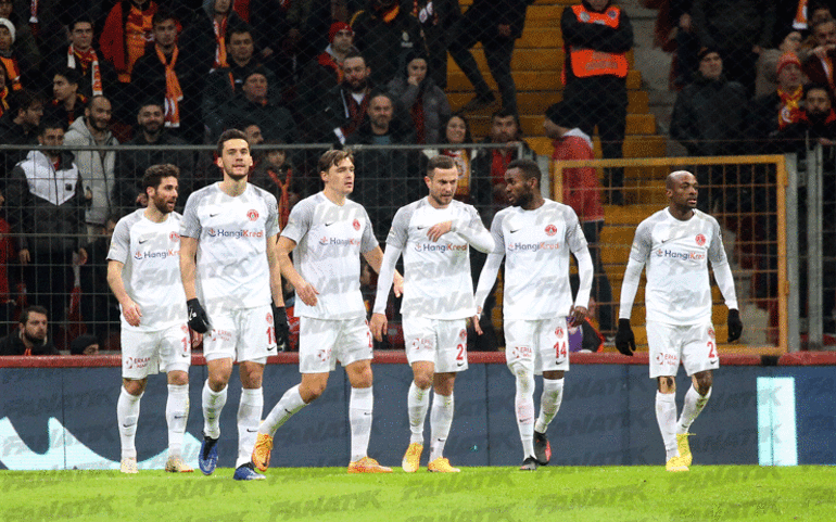 Galatasarayda 3 puanın şifresi Okan Burukun hamleleri