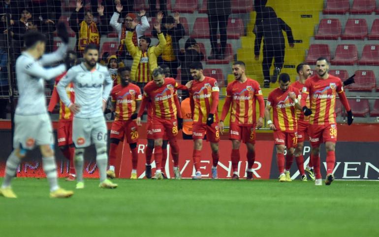 (ÖZET) Kayserispor - Başakşehir maç sonucu: 1-0 | Zirve yolunda ağır yara