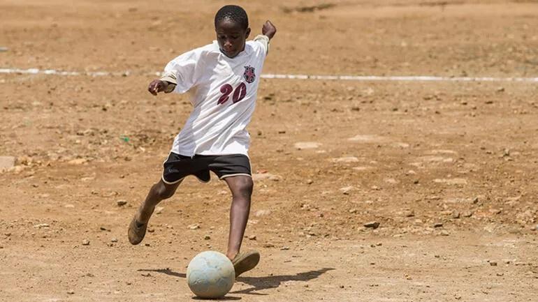 Futbolda yaş sahtekârlığı dosyası: Afrikada başladı Avrupayı sarıyor