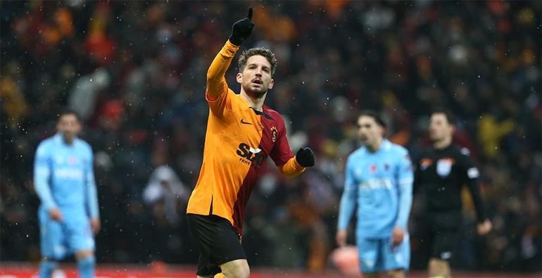 Galatasarayda büyük maçların fark yaratanı Mauro Icardi Trabzonsporu da boş geçmedi