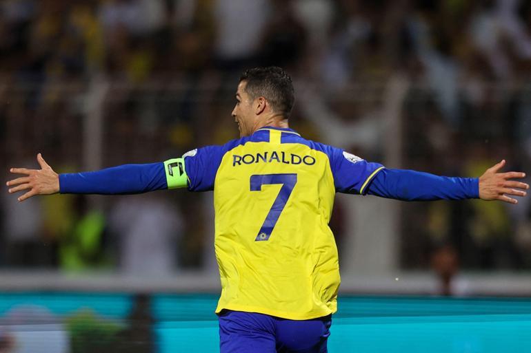 Hakem, Al Wehdaya dört gol atan Cristiano Ronaldonun isteğini kırmadı