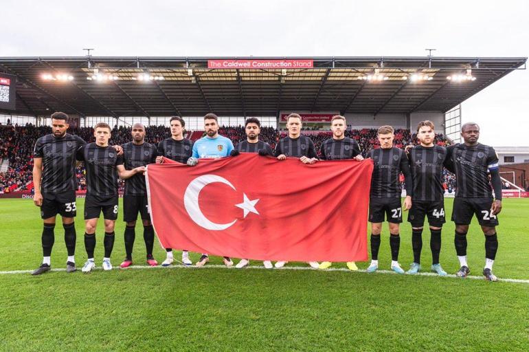 AZ Alkmaar’ın kaptanı Jordy Clasie formasını Türkiye için sakladı Montunu verdi