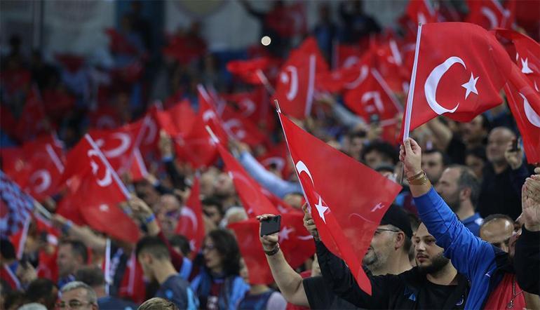 Baselden Trabzonsporun bilet kampanyasına destek