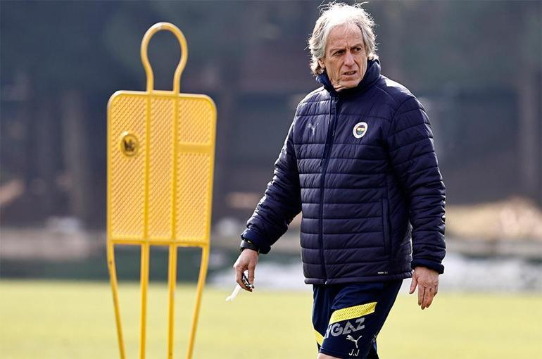 Fenerbahçenin yıldızına Premier Ligden talip İkna için yoğun çaba