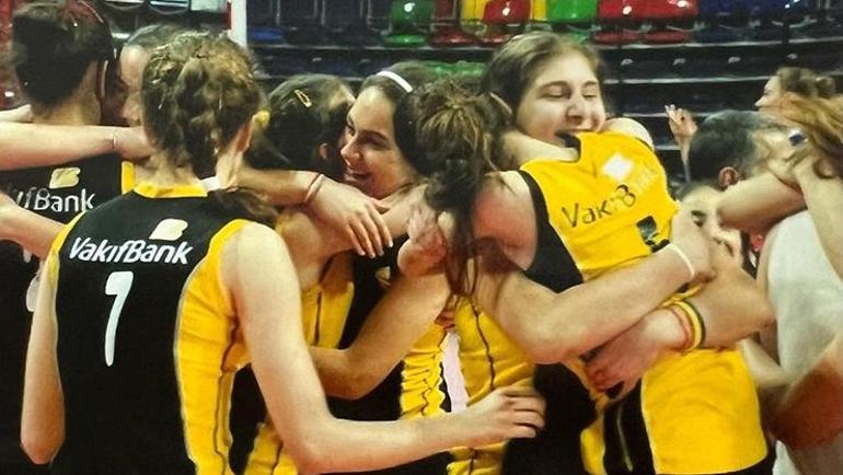 Milli voleybolcu Ayça Aykaçın dost acısı