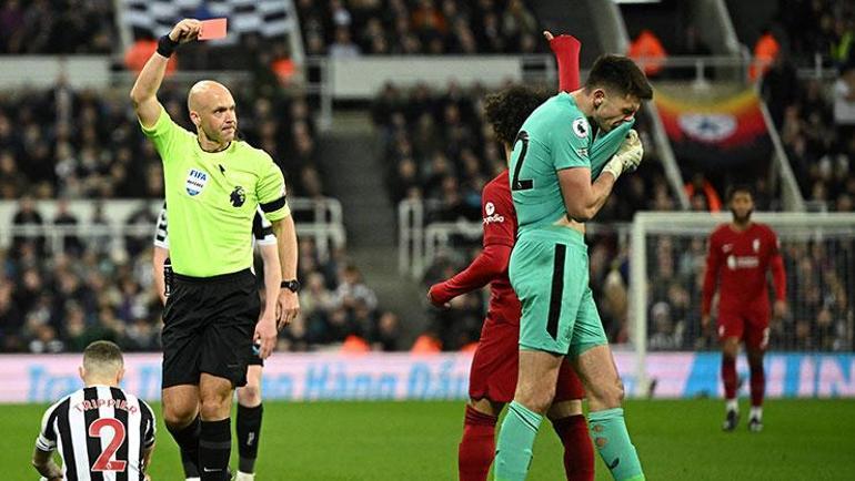 Newcastle United - Liverpool maçında inanılmaz hata Direkt kırmızı kart