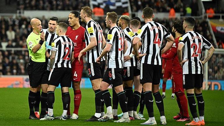 Newcastle United - Liverpool maçında inanılmaz hata Direkt kırmızı kart