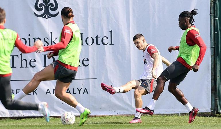 Galatasaraydan Parise çıkarma Transfer günleri yeniden başlıyor