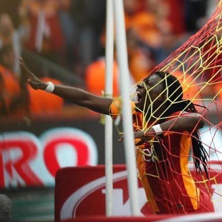 Galatasaraylı Bafetimbi Gomis futbolu bırakıyor mu Resmi açıklama geldi