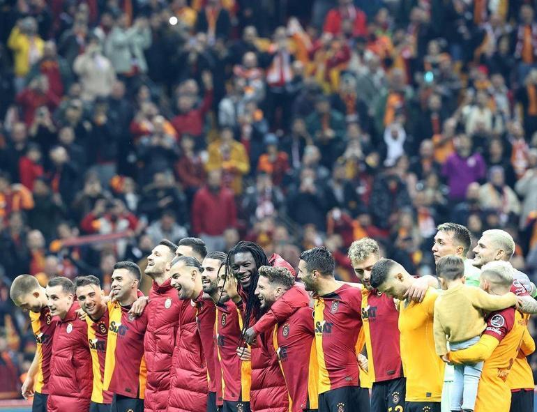 Galatasaraylı Bafetimbi Gomis futbolu bırakıyor mu Resmi açıklama geldi