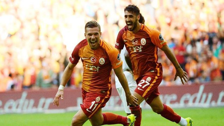 Lukas Podolskiden Türkiyeye dev destek: Kardeşiniz Poldi her zaman yanınızda