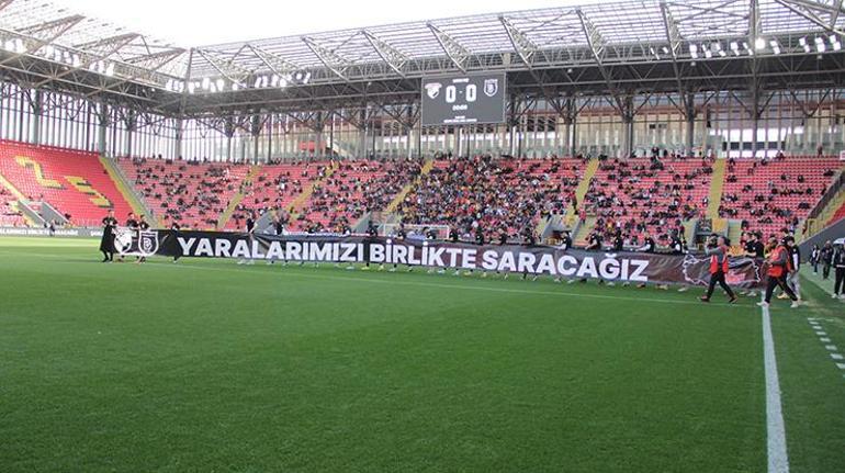 Göztepe ile Başakşehir depremzedeler için oynadı