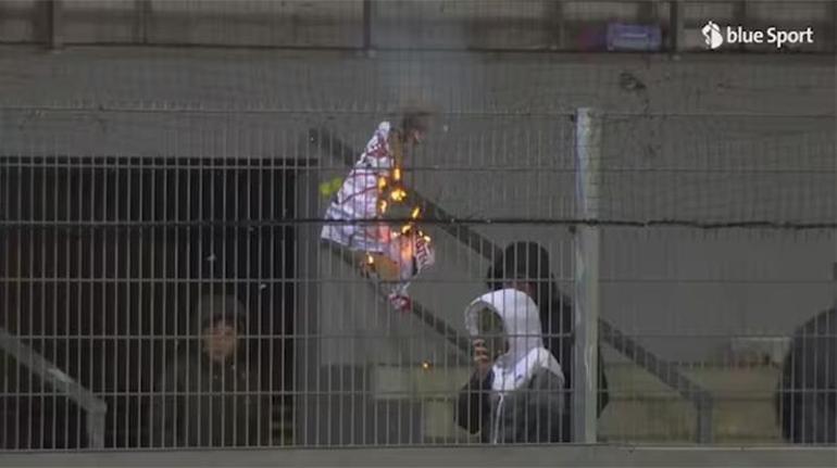 Sion tribünlerinde Balotelliyi şoke edecek hareket