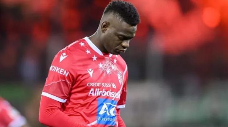 Sion tribünlerinde Balotelliyi şoke edecek hareket