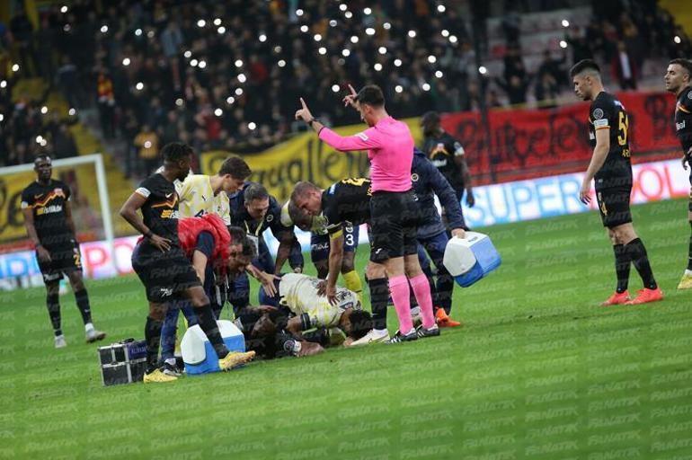 Kayserispor-Fenerbahçe maçında korkutan an Hareketsiz kaldı...