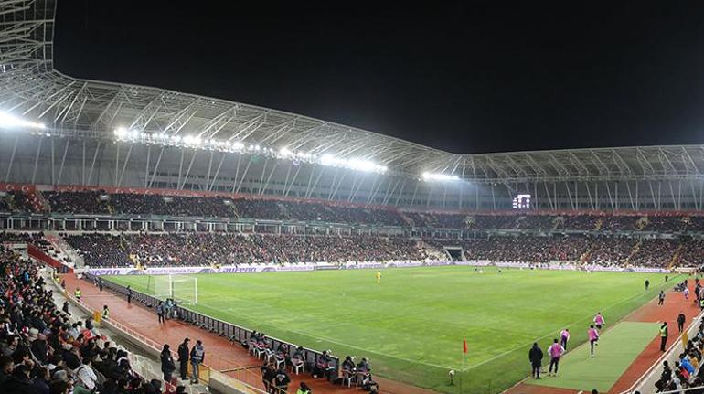 Sivasspor, Konferans Ligine veda etti (ÖZET) Sivasspor-Fiorentina maç sonucu: 1-4