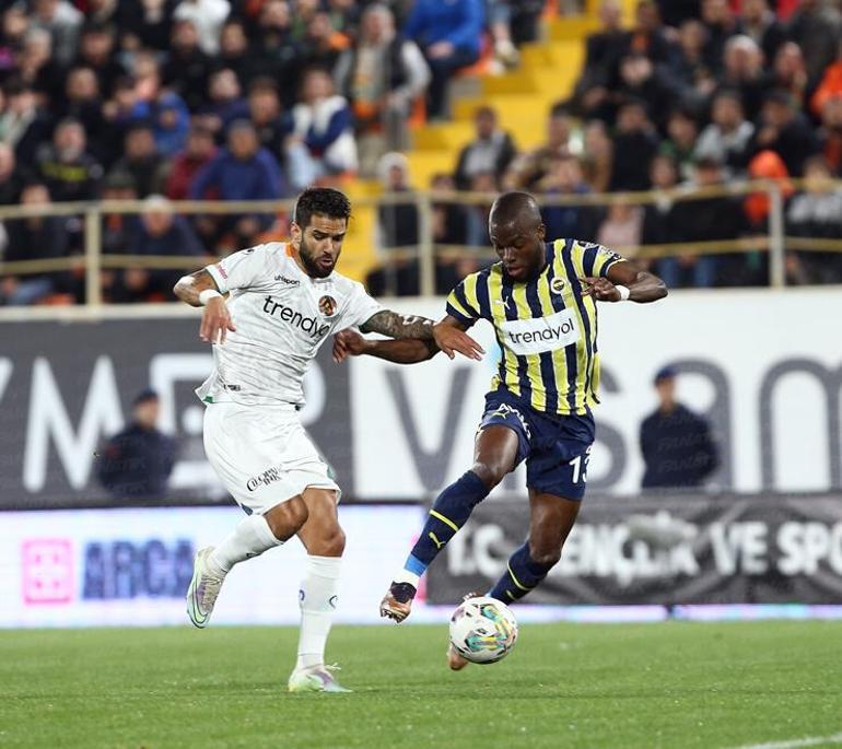 Süper golcü Enner Valencia, Fenerbahçe tarihine geçti Alex de Souzayı geçti