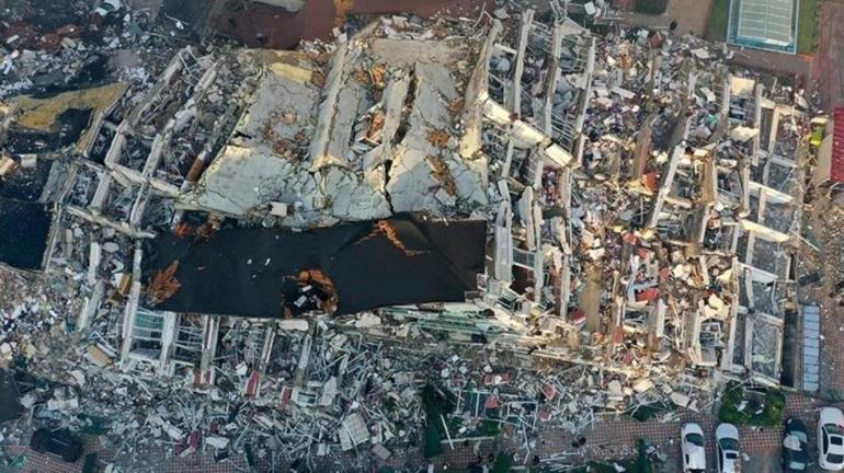 Depremden mucizevi şekilde kurtulan Hataysporun yardımcı hocası Ekrem Ekşioğlu FANATİKe konuştu: Bu artık bir milat olmalı