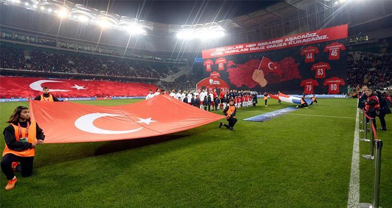 Türkiye-Hırvatistan maçı öncesi çok özel anlar Depremzedeler unutulmadı