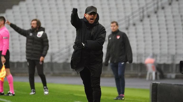 Son dakika | Galatasaray - Başakşehir maçında Emre Belözoğluna kırmızı kart