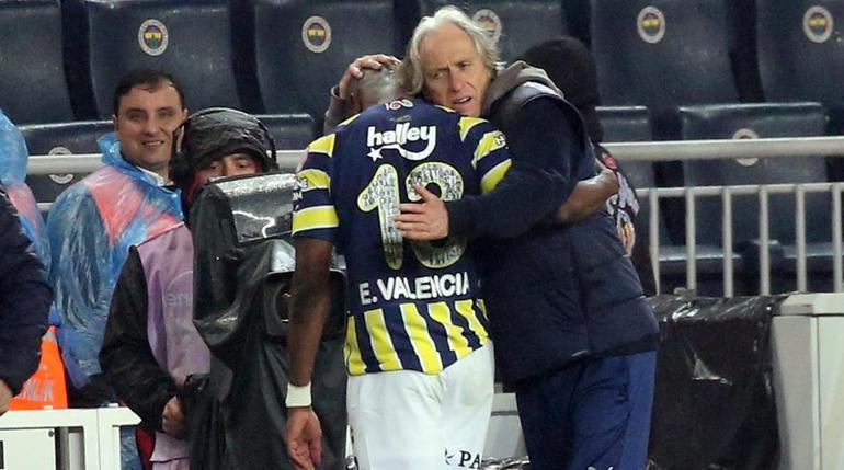 Fenerbahçe taraftarı yıldız oyuncuyu ıslıkladı Jorge Jesus tepki gösterdi
