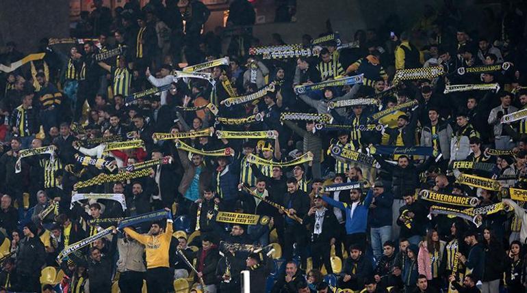 Fenerbahçe tribünlerinden istifa sesleri