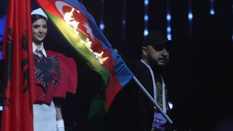 Ermenistandaki Avrupa Halter Şampiyonasında skandal Azerbaycan bayrağı yakıldı