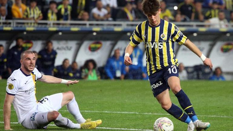 Ankaragücü maçında Fenerbahçeye ilk 45te geçit yok 2 direk, bir çizgiden çıkarılan top...