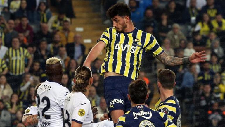 Ankaragücü maçında Fenerbahçeye ilk 45te geçit yok 2 direk, bir çizgiden çıkarılan top...