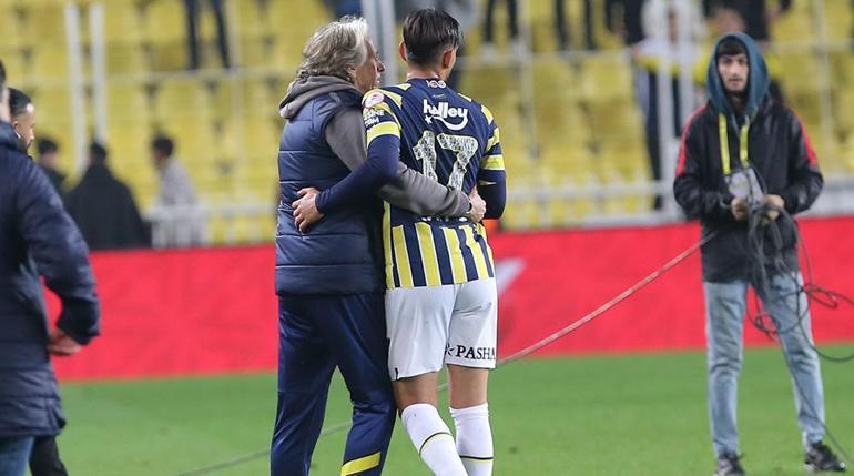 Fenerbahçe tribünlerinden yıldız oyuncuya çıkarken tepki